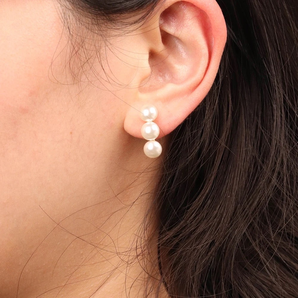 REMI PEARL STUD EARRINGS