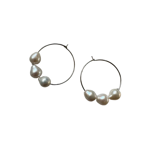 GRACE TRIO PEARL HOOP EARRINGS - Silver