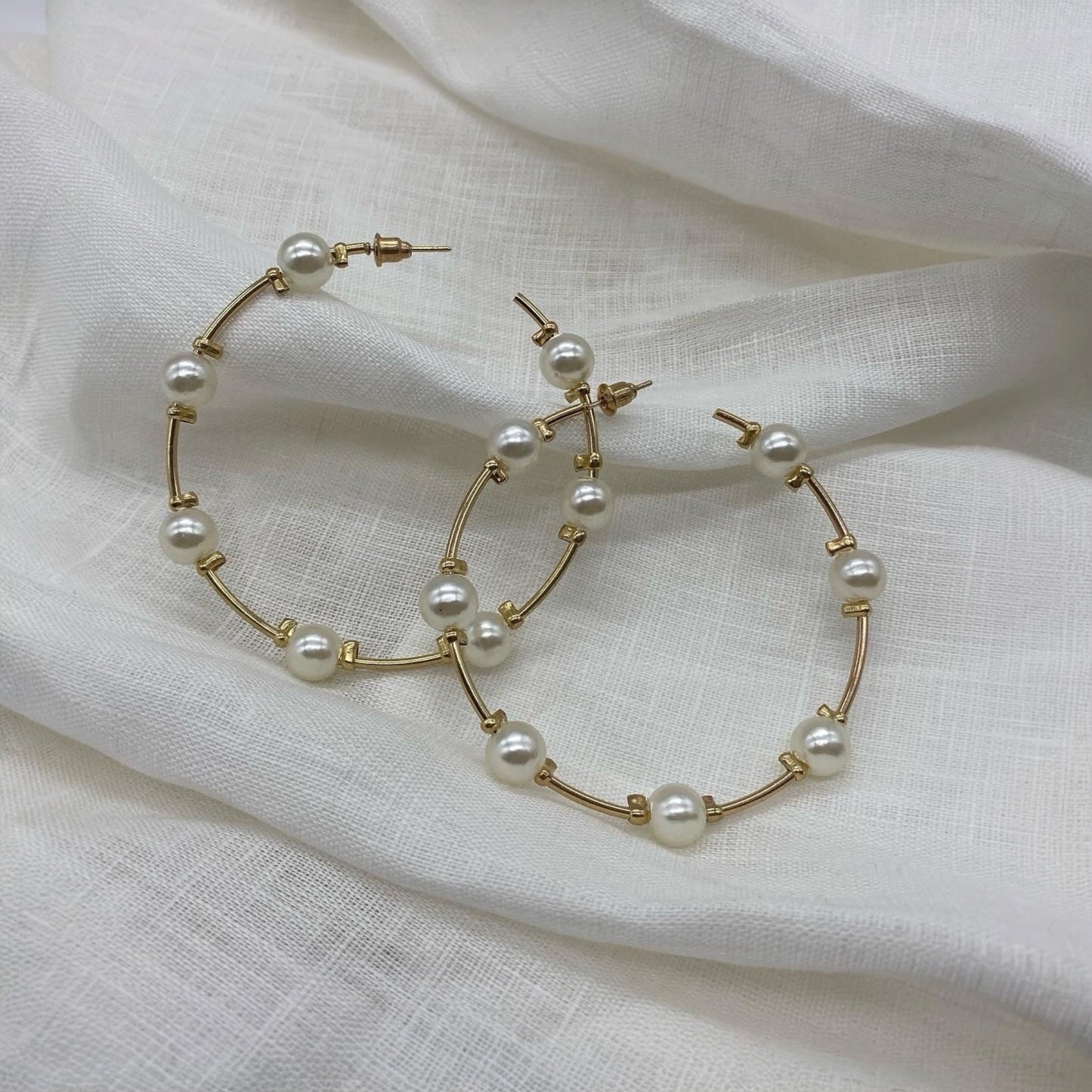 SERINA PEARL HOOP EARRINGS