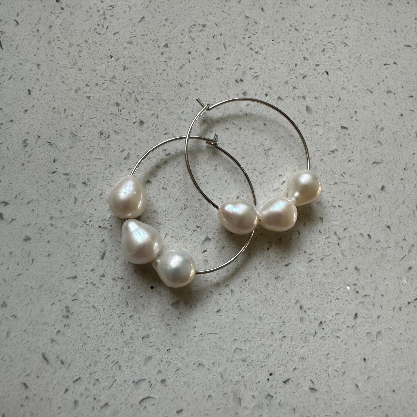 GRACE TRIO PEARL HOOP EARRINGS - Silver