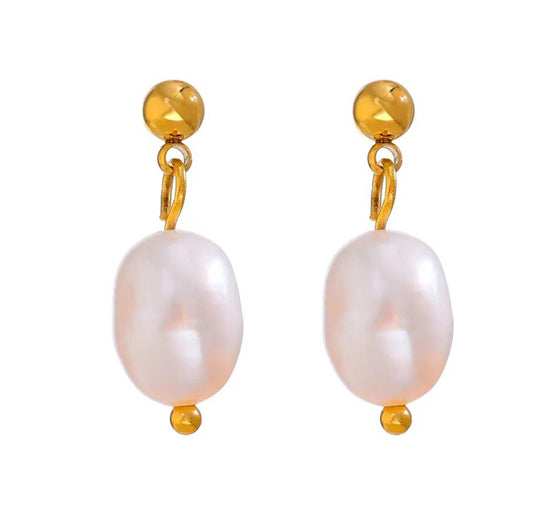 TILLY Pearl Drop Studs