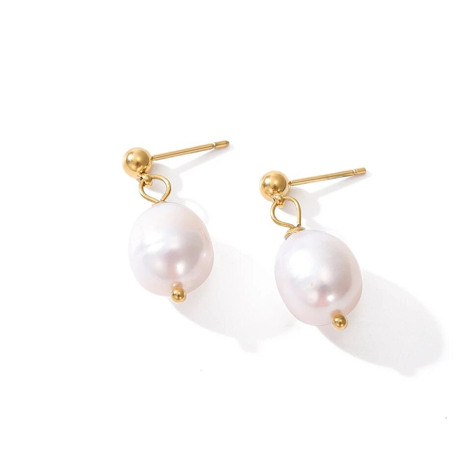 TILLY Pearl Drop Studs