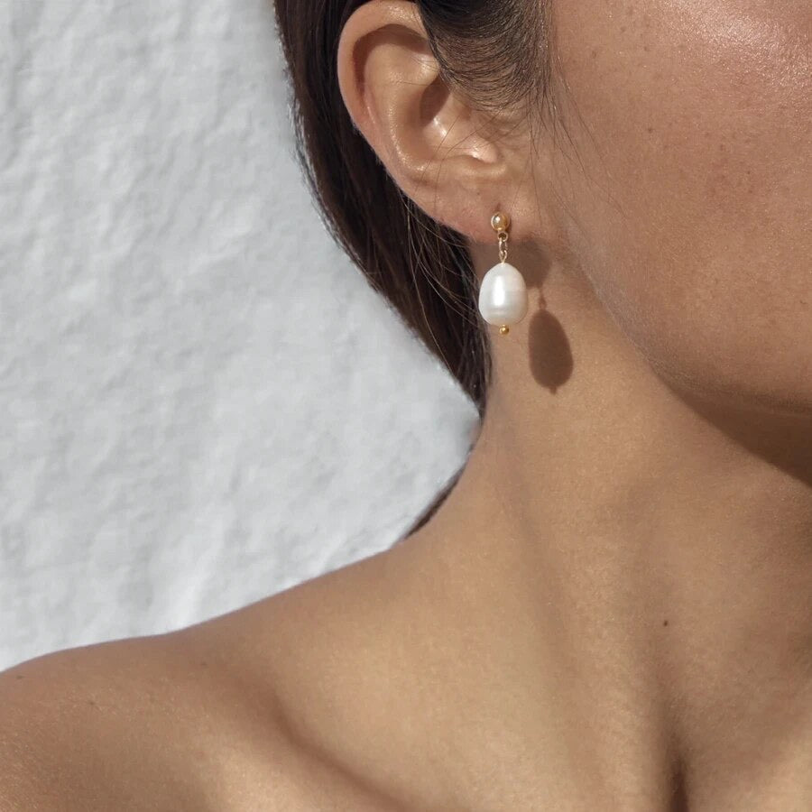 TILLY Pearl Drop Studs