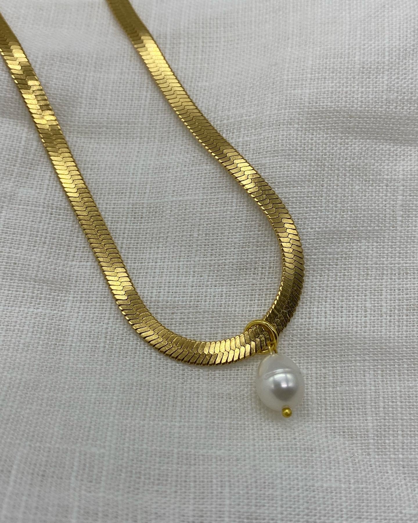 AGATHA Herringbone & Pearl necklace